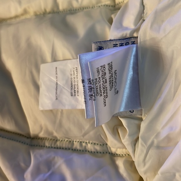 Super cool Moncler puffer coat - Picture 9 of 10